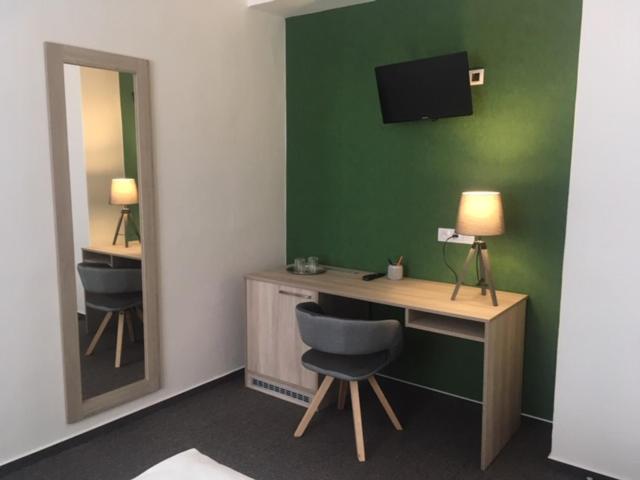 غرفة قياسية, Trim