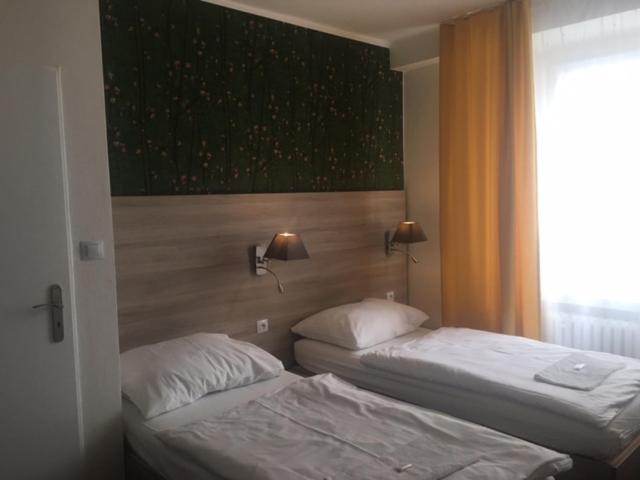 غرفة قياسية, Trim