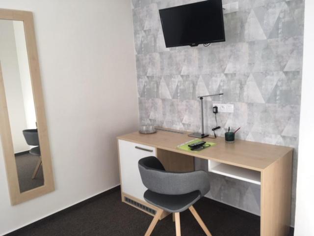 غرفة قياسية, Trim