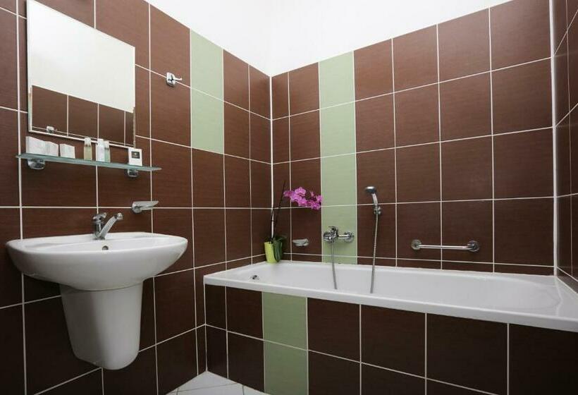 Standard Szoba, Zámeček