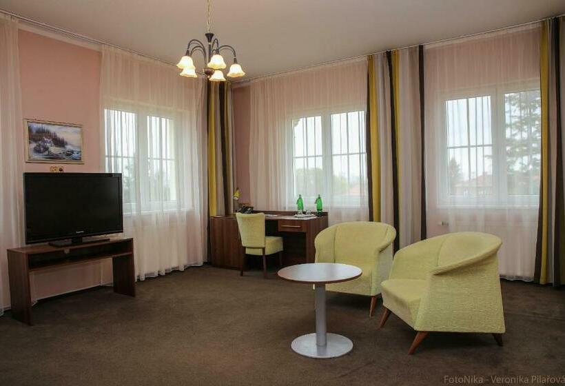 Lakosztály, Zámeček