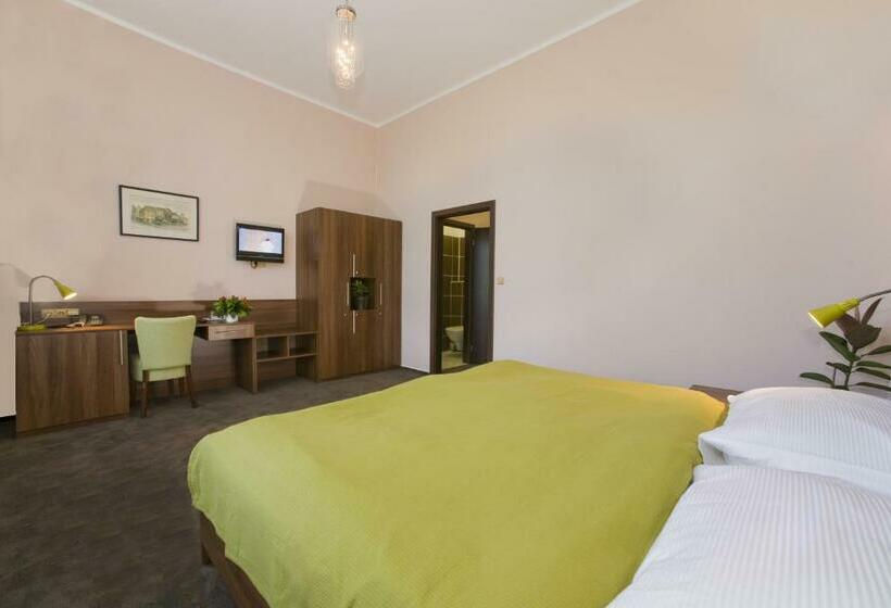 Standard Szoba, Zámeček