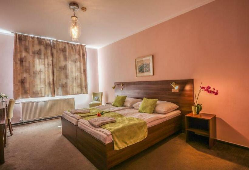 Standard Szoba, Zámeček