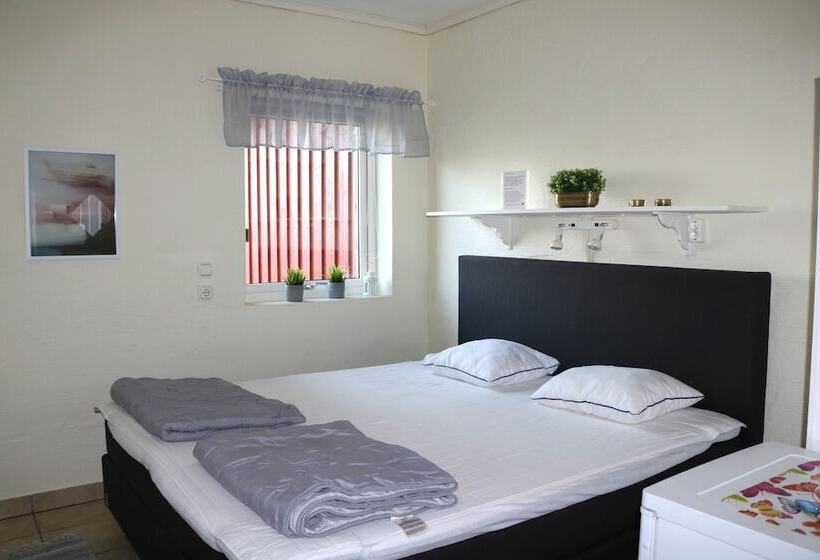 اتاق استاندارد یک نفره, Kärraton Vandrarhem   Hostel