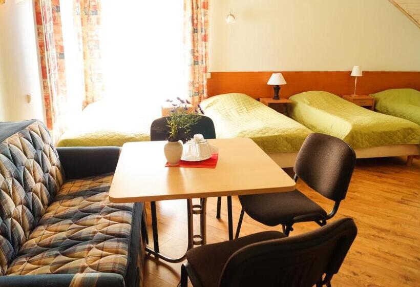 اتاق استاندارد چهار تخته, Motelis Smagratis Kretinga