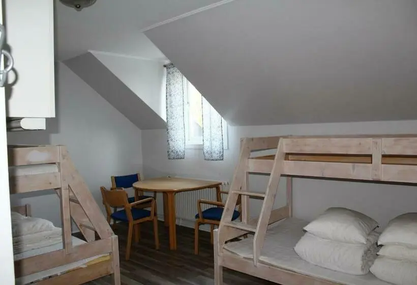 Basic Neljän Hengen Huone, Trosa Vandrarhem