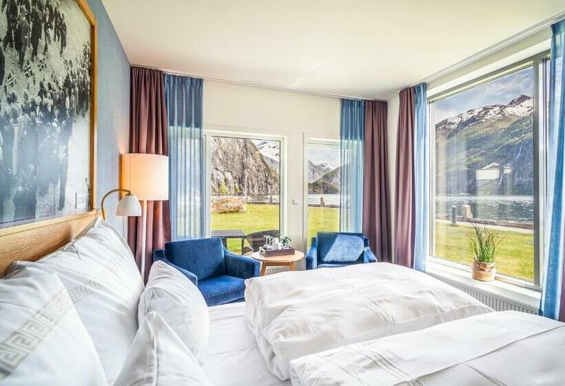 חדר סטנדרט נוף לים, Valldal Fjordhotell   By Classic Norway Hotels