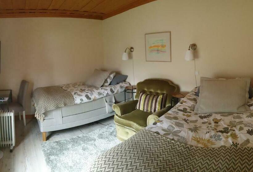 Студио Базик, Woodstock B & B Studios