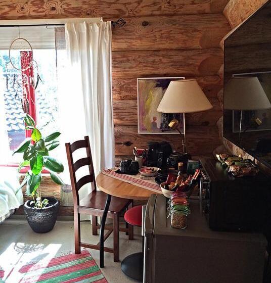 דירת חדר בסיסית, Woodstock B & B Studios