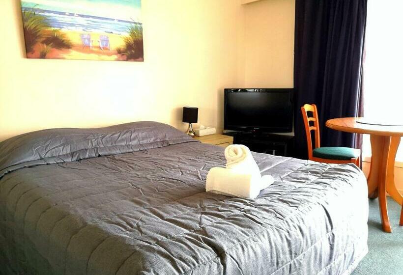 استودیوی استاندارد, 45 On Avenal Motel