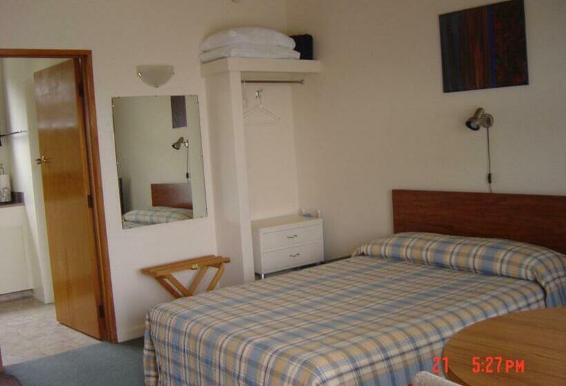 استودیوی استاندارد, 45 On Avenal Motel