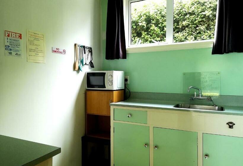 آپارتمان 1 خوابه, 45 On Avenal Motel