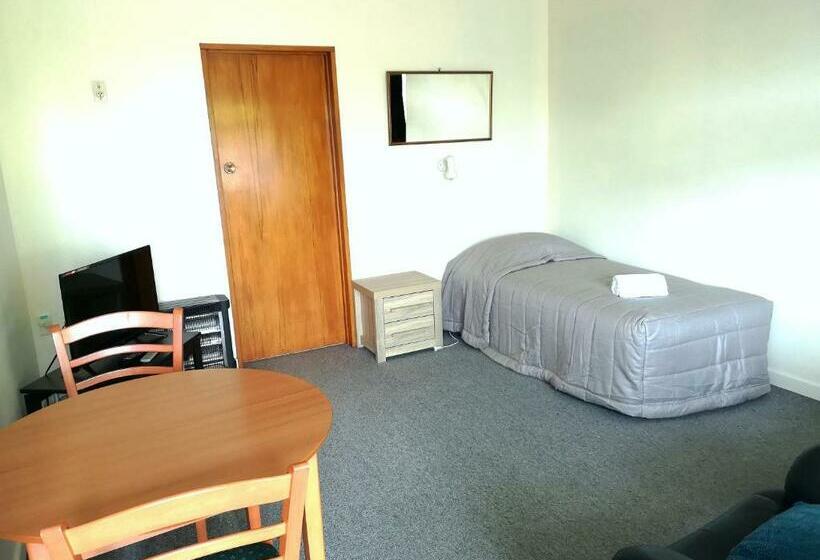 آپارتمان 1 خوابه, 45 On Avenal Motel