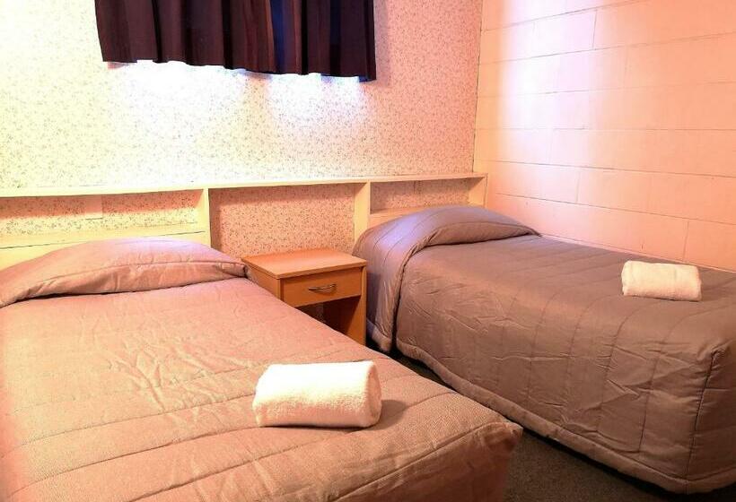 침실 2개 아파트, 45 On Avenal Motel