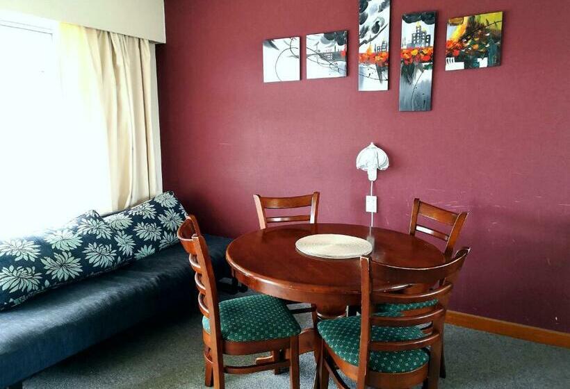 آپارتمان 2 خوابه, 45 On Avenal Motel