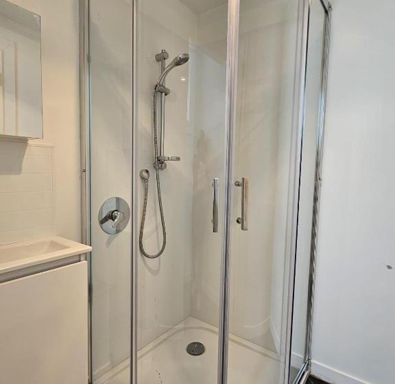 침실 2개 아파트, 45 On Avenal Motel