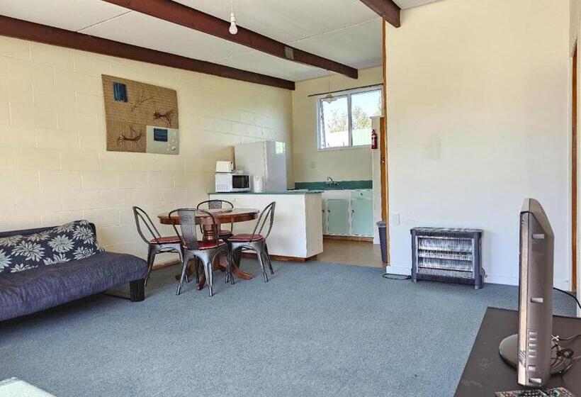 침실 2개 수피리어 아파트, 45 On Avenal Motel