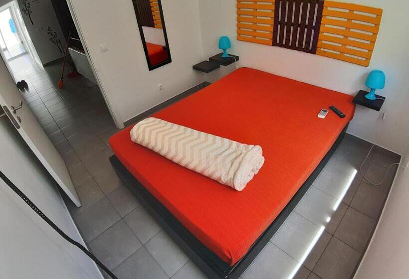 基本间, Alameda Hostel