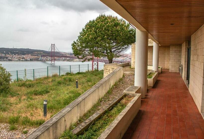 Кровать в Общей Комнате, Hi Almada  Pousada De Juventude