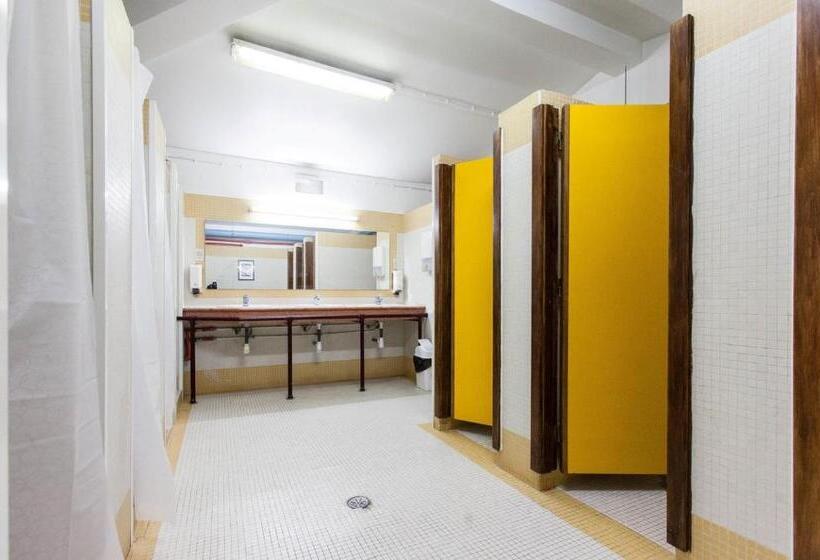 スタンダード4人部屋, Hi Almada  Pousada De Juventude