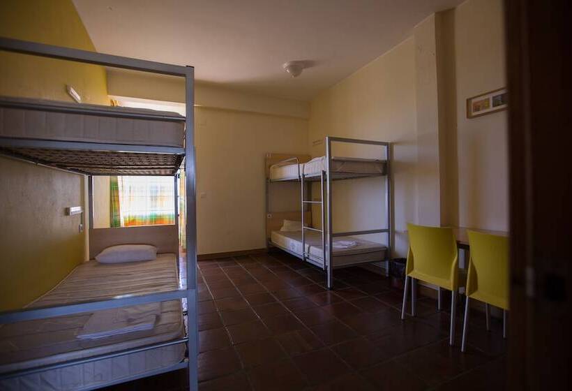 スタンダード4人部屋, Hi Almada  Pousada De Juventude