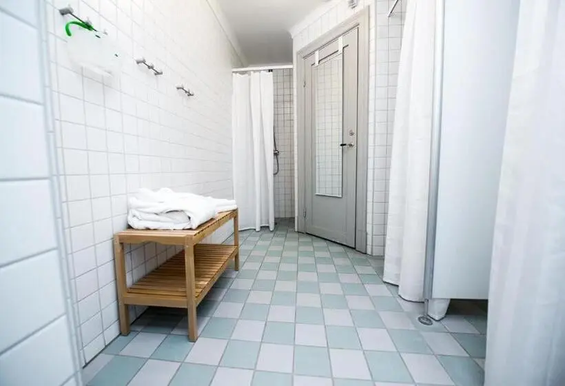 Standard Neljän Hengen Huone Jaettu Kylpyhuone, L Gamla Fängelset