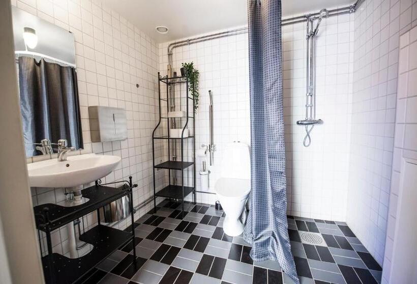 ファミリーステューディオ, L Gamla Fängelset