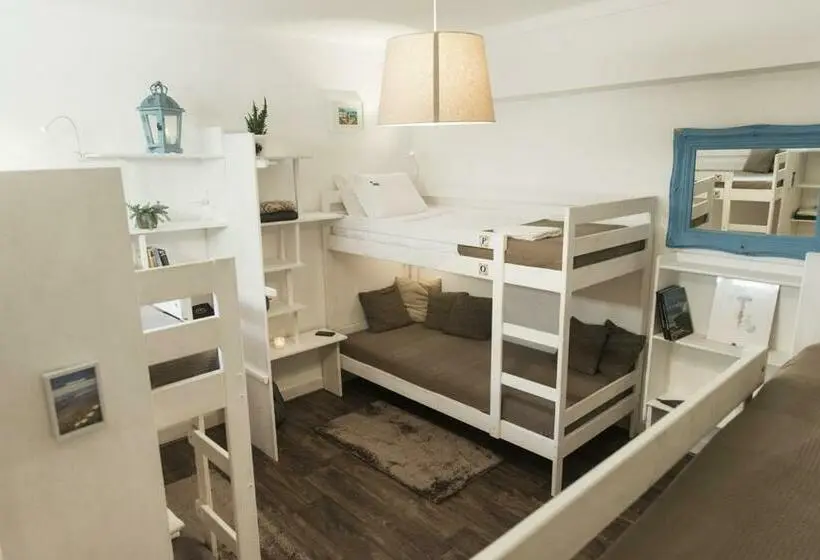 Vuode Makuusalissa, Laneez Ericeira Surf House