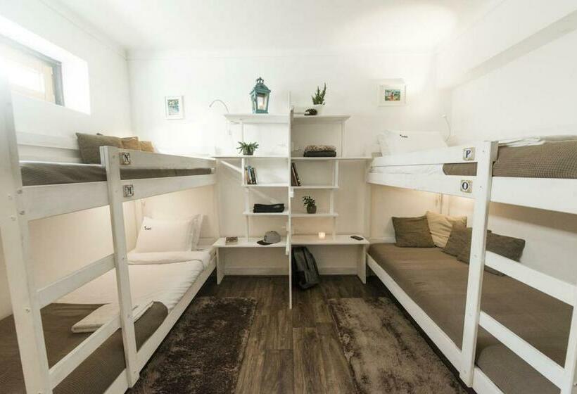 تختخواب در اتاق مشترک, Laneez Ericeira Surf House