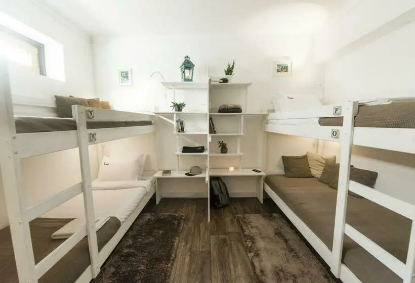 Vuode Makuusalissa, Laneez Ericeira Surf House