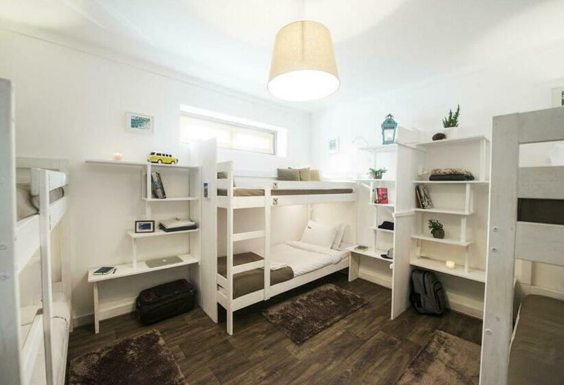 تختخواب در اتاق مشترک, Laneez Ericeira Surf House