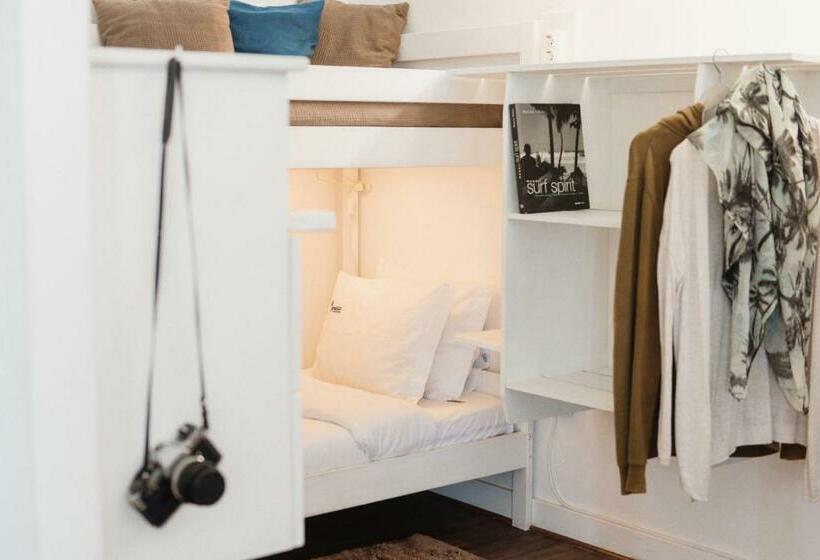 تختخواب در اتاق مشترک, Laneez Ericeira Surf House