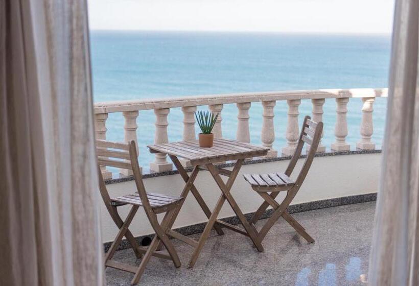 オーシャンビュースイート, Laneez Ericeira Surf House