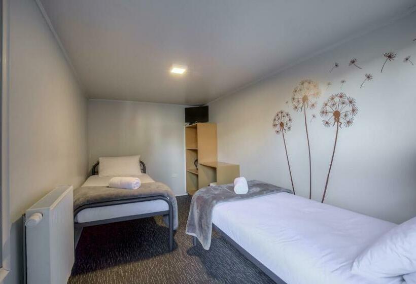 חדר סטנדרט, The Black Sheep Backpackers