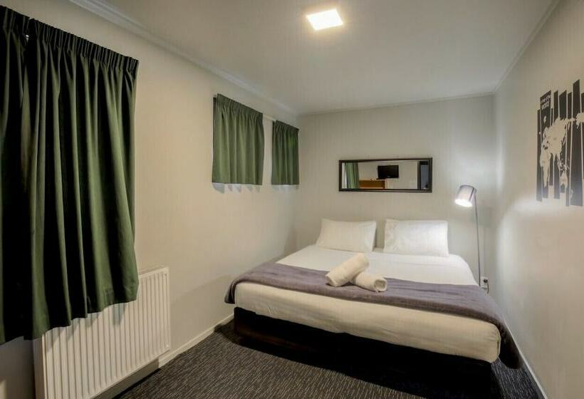 חדר סטנדרט, The Black Sheep Backpackers