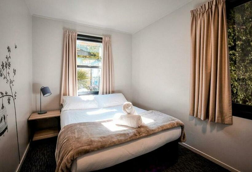 חדר סטנדרט, The Black Sheep Backpackers