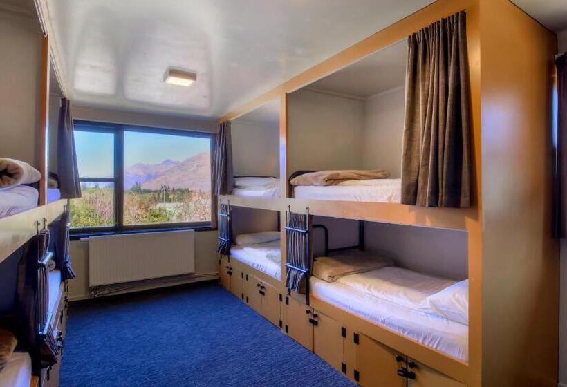 מיטה בחדר משותף, The Black Sheep Backpackers