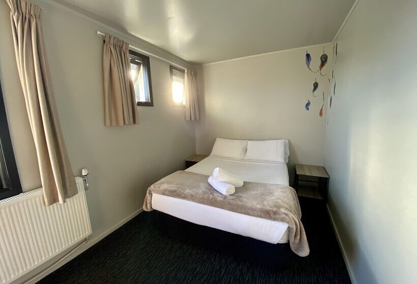 חדר סטנדרט, The Black Sheep Backpackers