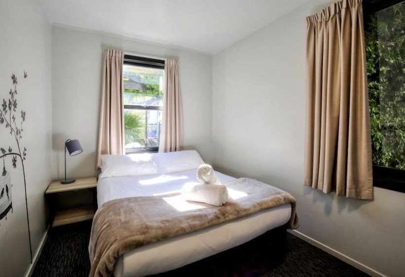 חדר סטנדרט, The Black Sheep Backpackers