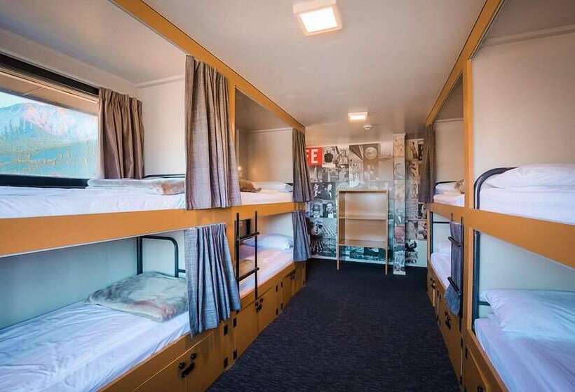 מיטה בחדר משותף, The Black Sheep Backpackers