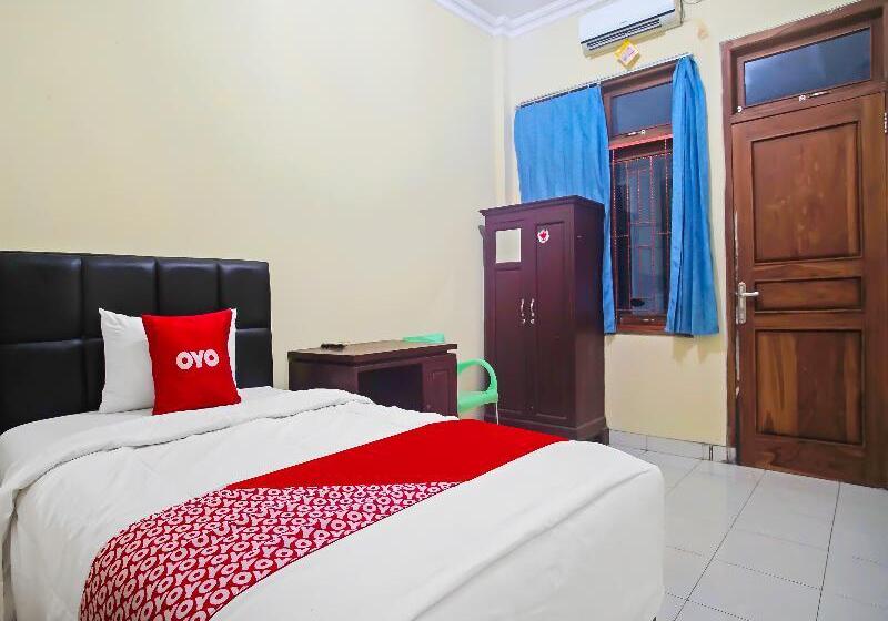 מיטה בחדר משותף, The Black Sheep Backpackers