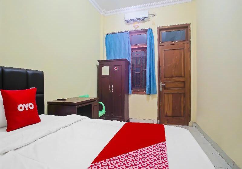 מיטה בחדר משותף, The Black Sheep Backpackers