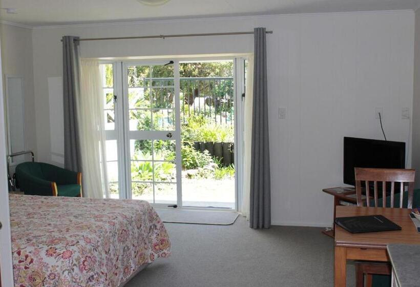 Студия Стандарт, Ash Grove Boutique Motel