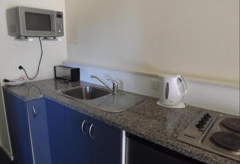 דירת שני חדרים, Bay Road Motels