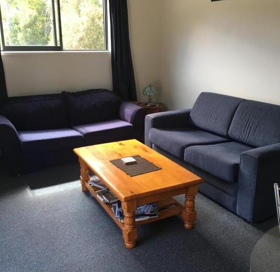 דירת שני חדרים, Bay Road Motels