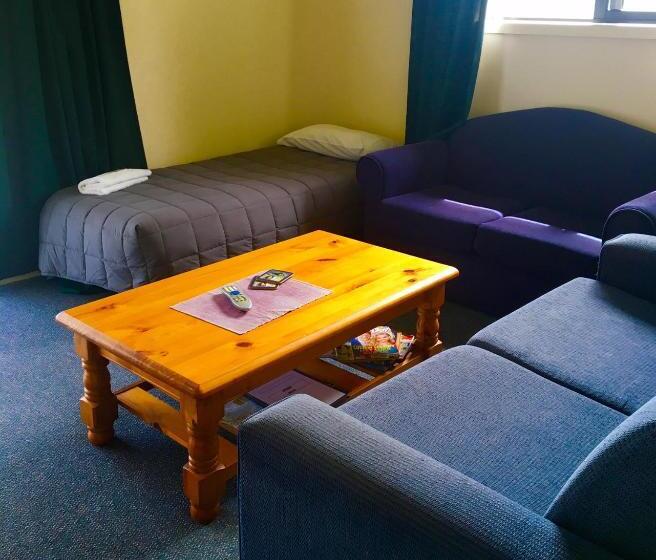 דירת חדר, Bay Road Motels