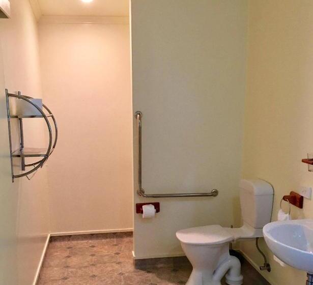 דירת חדר, Bay Road Motels