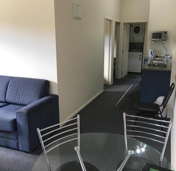 דירת שני חדרים, Bay Road Motels