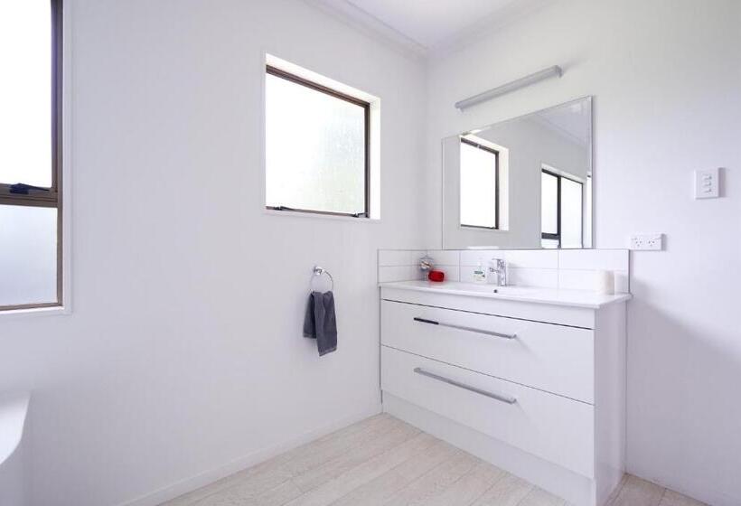 בית, 4 חדרי שינה, Te Mata Views Resort