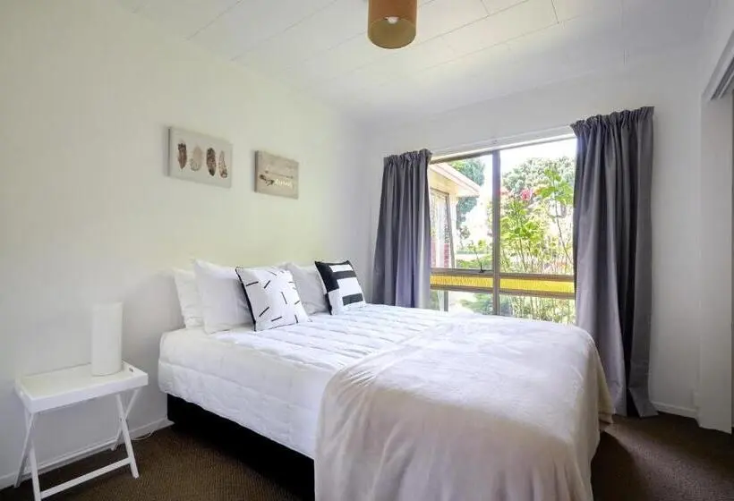 Talo 4 Makuuhuonetta, Te Mata Views Resort